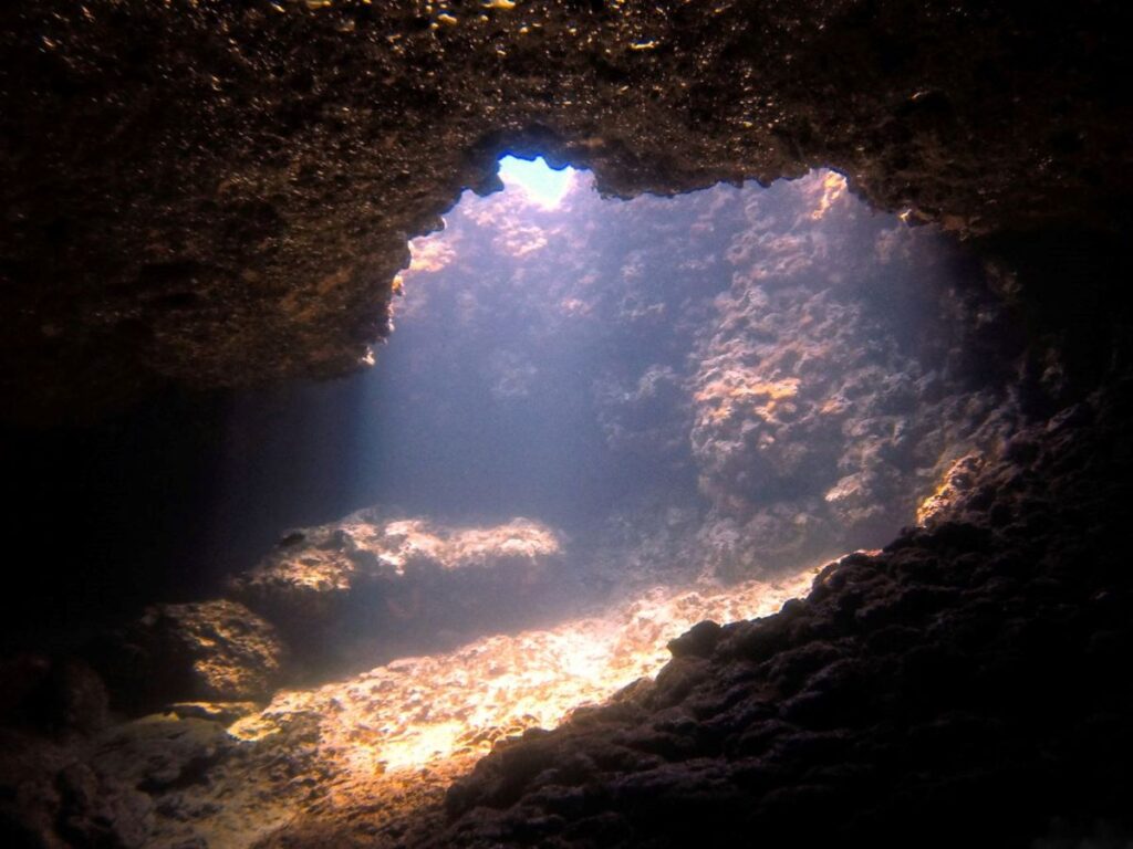 Podwodne jaskinie w Parku Narodowym Cape Grecco